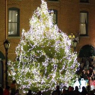 New Hartford Christmas Tree from 2017 with white lights